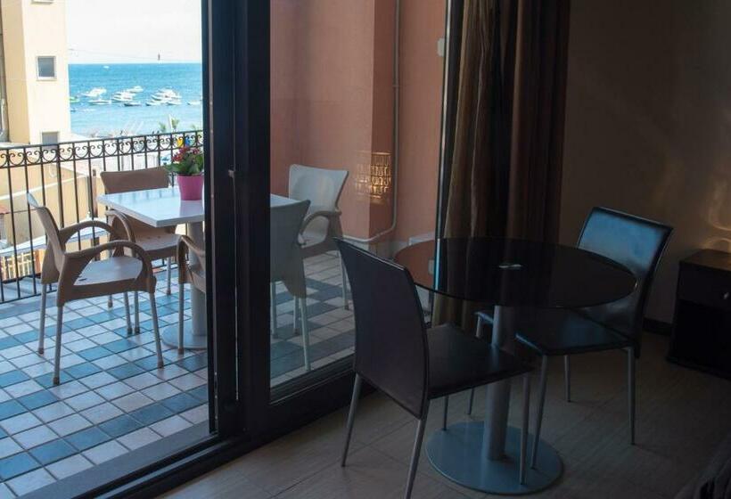 四人高级间, Acitrezza B&b