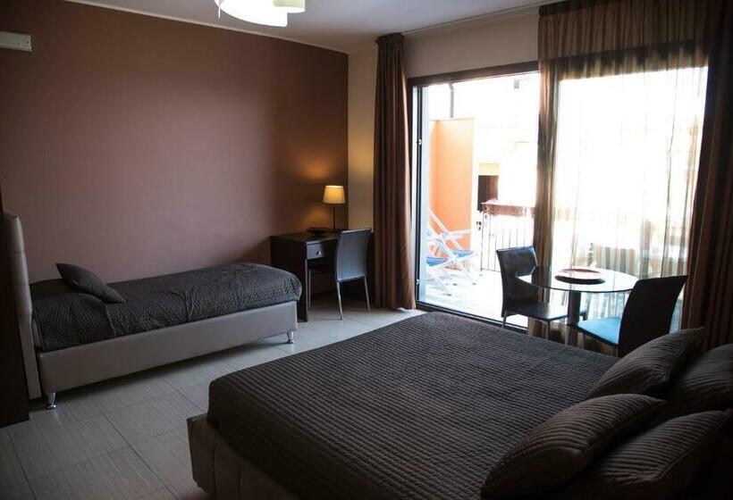 四人高级间, Acitrezza B&b