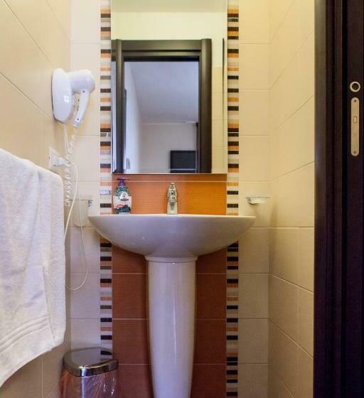 四人高级间, Acitrezza B&b