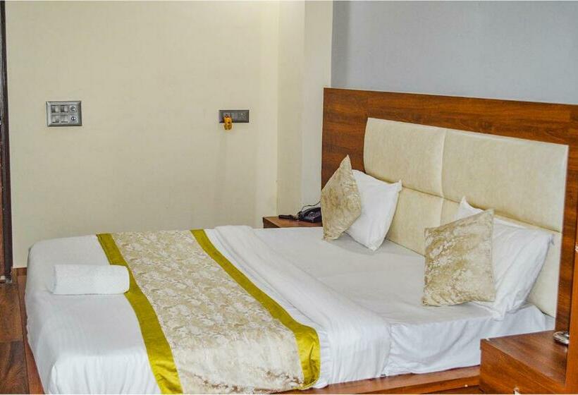 Camera Deluxe, Fabhotel The Golf Inn