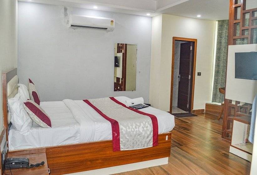 Camera Deluxe, Fabhotel The Golf Inn