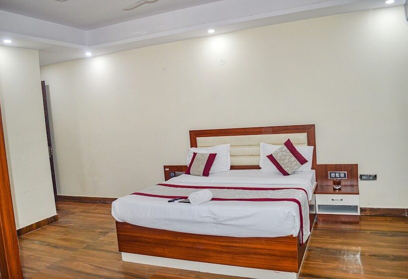 Camera Deluxe, Fabhotel The Golf Inn