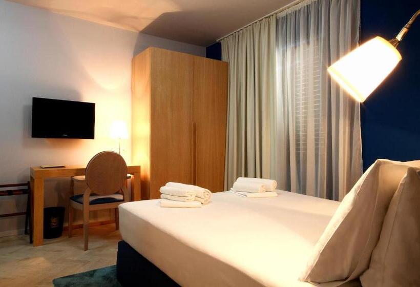 اتاق سوپریور با چشمانداز دریا, Panonija