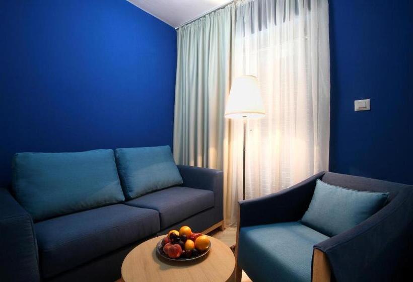 سوییت جونیور با چشمانداز دریا, Panonija