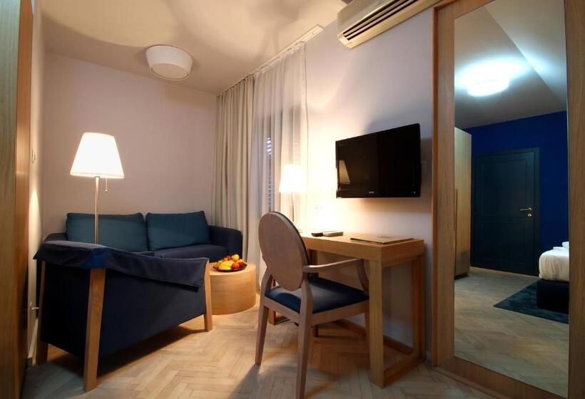 اتاق سوپریور با چشمانداز جانبی دریا, Panonija