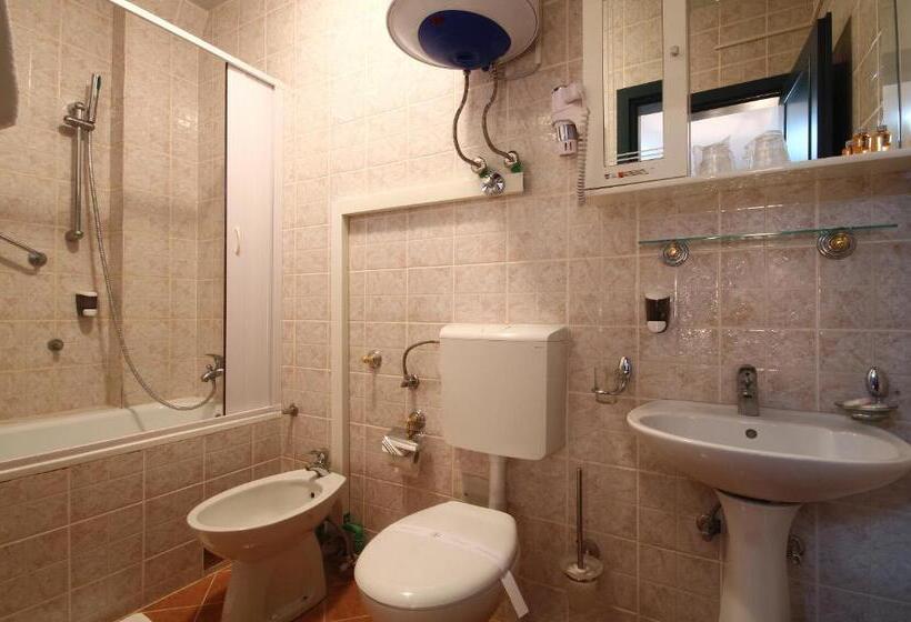 اتاق عادی, Panonija