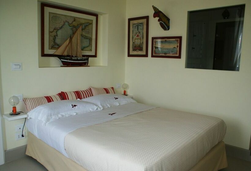 스탠다드 4인용 룸 바다전망, Yacht Club Capo Cervo Suites B&b