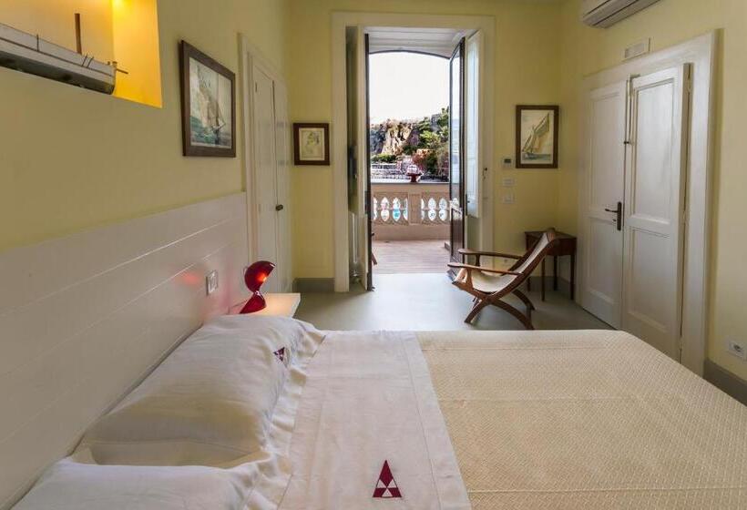 디럭스 룸 킹사이즈 침대, Yacht Club Capo Cervo Suites B&b