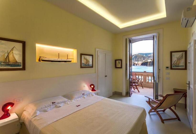 디럭스 룸 킹사이즈 침대, Yacht Club Capo Cervo Suites B&b