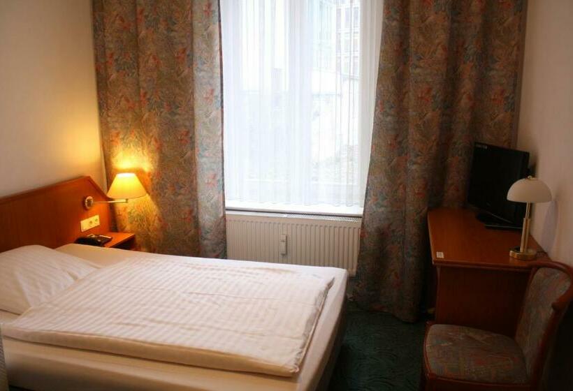 标准单人间, Alameda