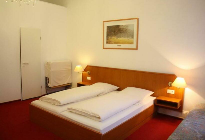 标准三人间, Alameda