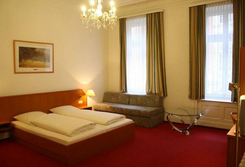 标准三人间, Alameda