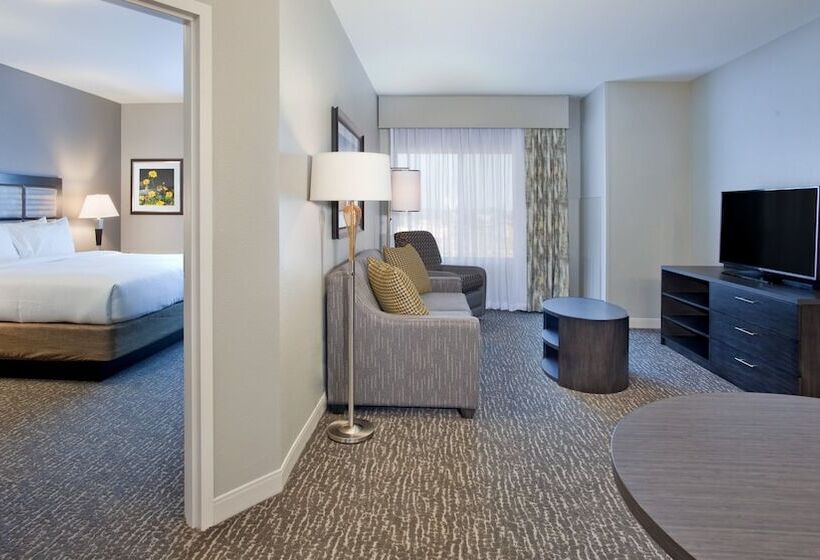 מיטת קינג בסוויטה, Candlewood Suites Kearney, An Ihg