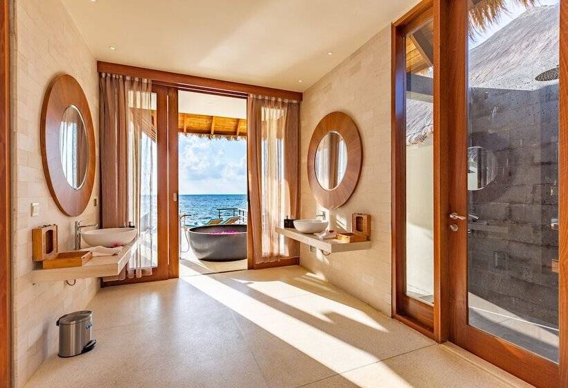 ویلای یک اتاق خوابه با استخر شنا, Furaveri Maldives