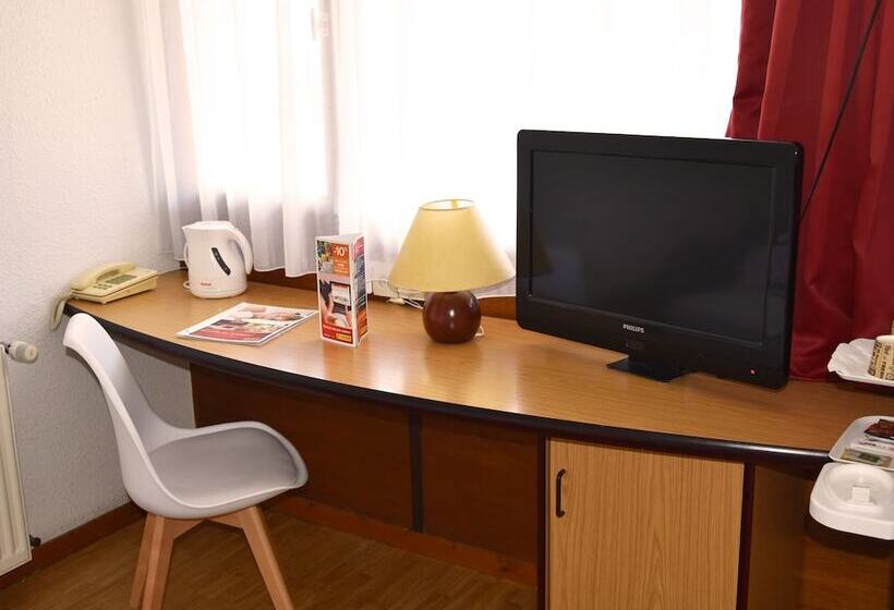 Семейный Номер, Initial By Balladins La Rochesuryon