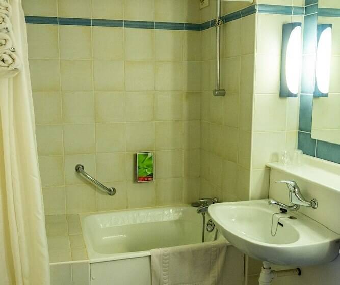 Номер Стандарт Трехместный, Initial By Balladins La Rochesuryon