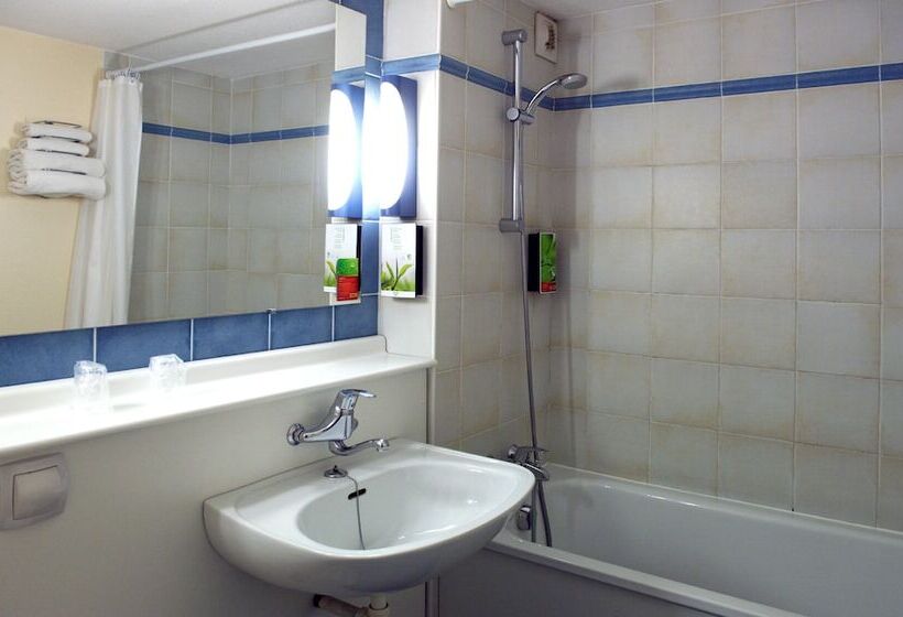 Номер Стандарт Трехместный, Initial By Balladins La Rochesuryon