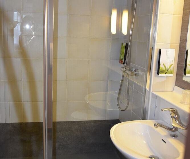 Номер Стандарт, Initial By Balladins La Rochesuryon