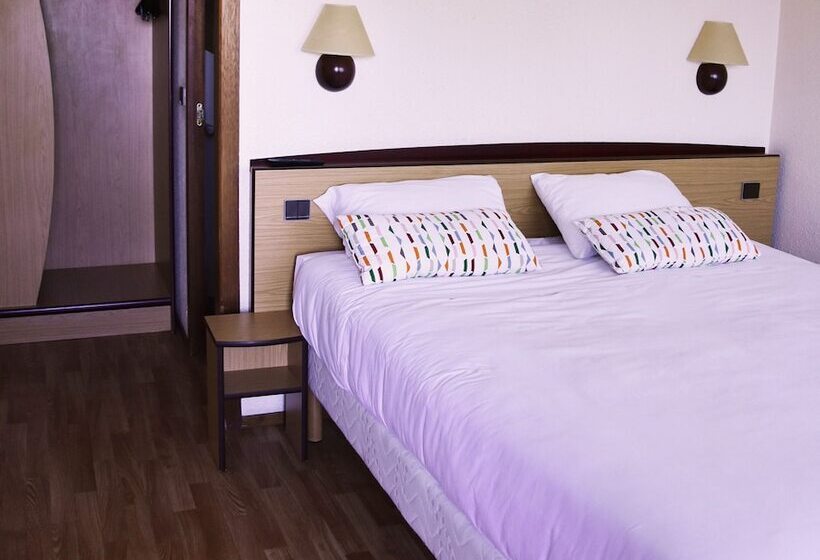 Номер Стандарт, Initial By Balladins La Rochesuryon