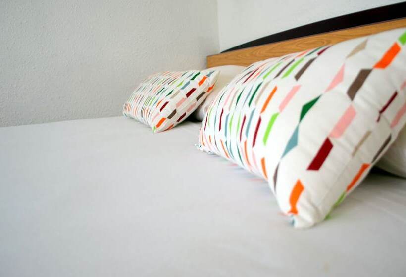 Номер Стандарт, Initial By Balladins La Rochesuryon