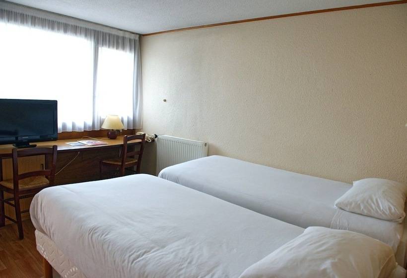 Номер Стандарт, Initial By Balladins La Rochesuryon