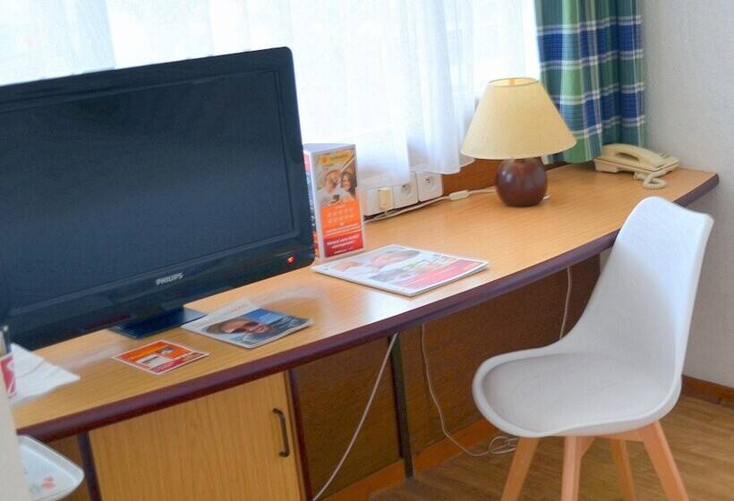 Номер Стандарт, Initial By Balladins La Rochesuryon