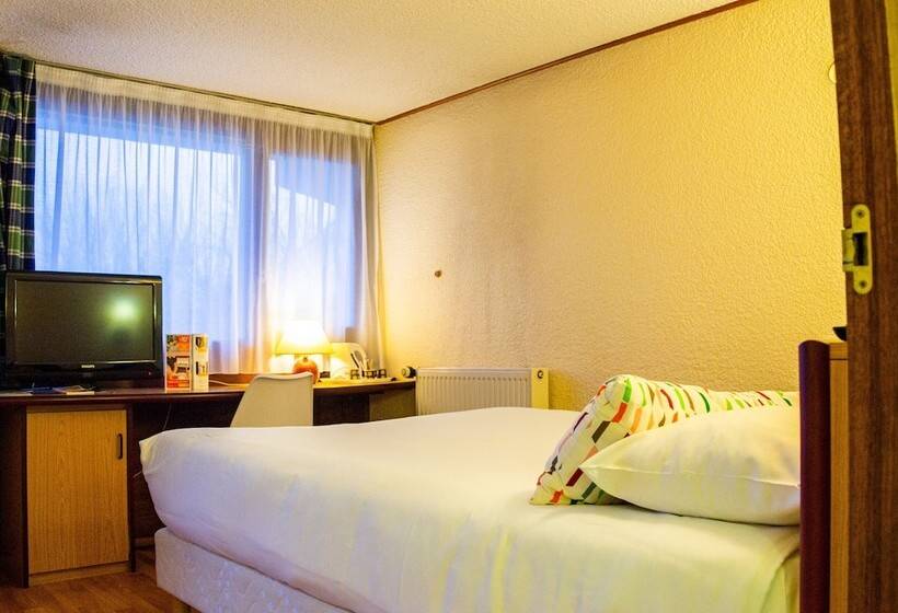 Номер Стандарт, Initial By Balladins La Rochesuryon