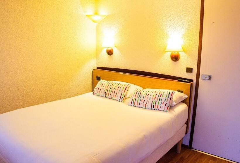 Номер Стандарт, Initial By Balladins La Rochesuryon