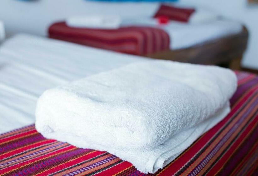 חדר משפחתי, La Isla Inn