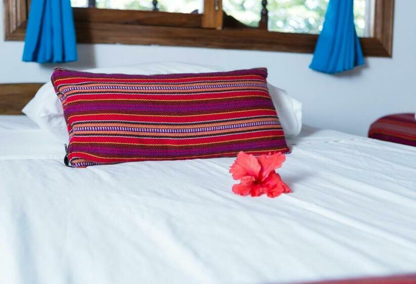 חדר משפחתי, La Isla Inn