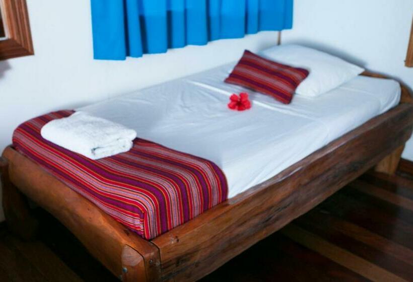 חדר משפחתי, La Isla Inn