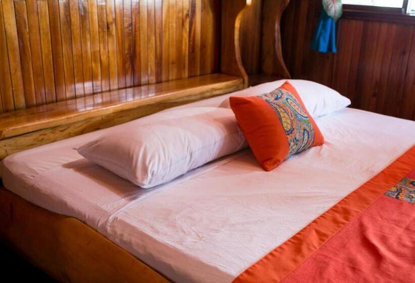 סוויטה, La Isla Inn