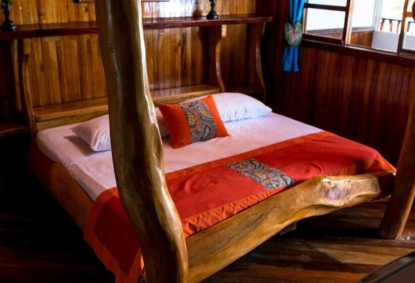 סוויטה, La Isla Inn