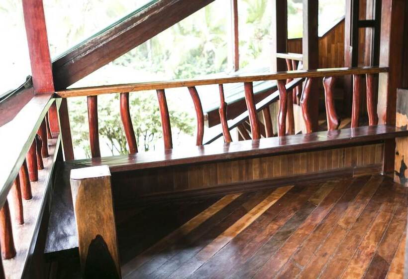 סוויטה, La Isla Inn