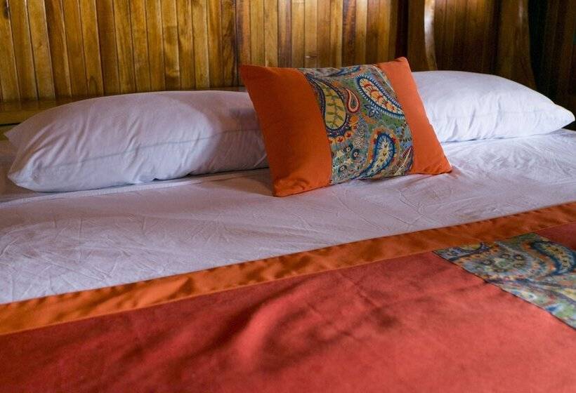 סוויטה, La Isla Inn