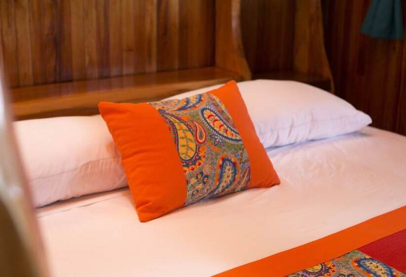 סוויטה, La Isla Inn