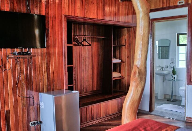 סוויטה, La Isla Inn