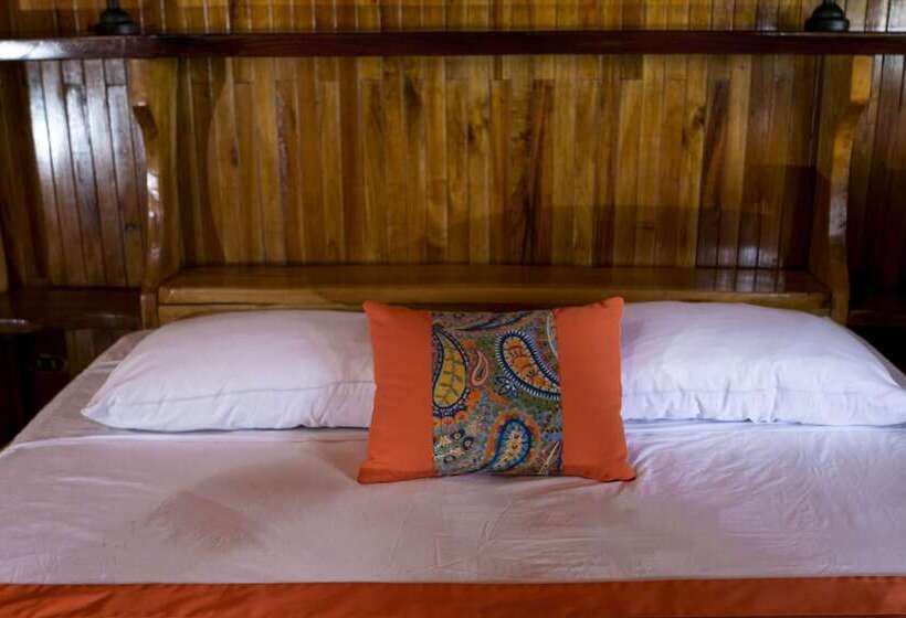 סוויטה, La Isla Inn