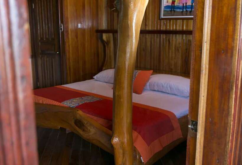 סוויטה, La Isla Inn