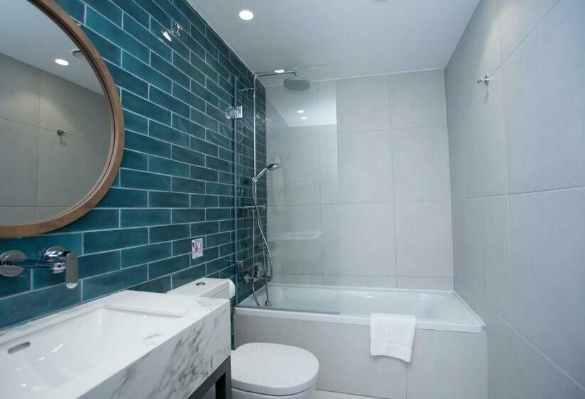 패밀리 룸, Mandali