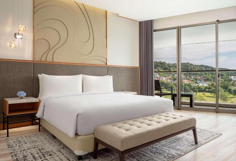 ゴルフ場の見えるスイートルーム, Radisson Golf & Convention Center Batam