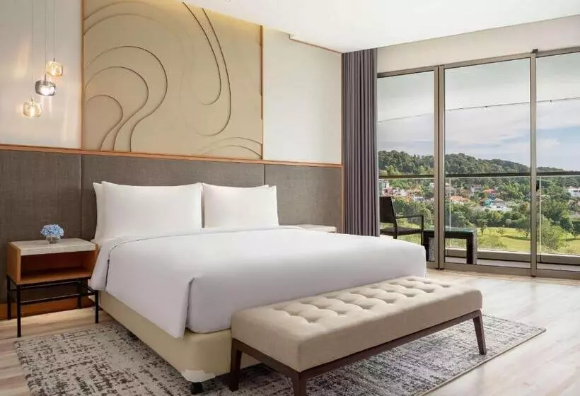ゴルフ場の見えるスイートルーム, Radisson Golf & Convention Center Batam