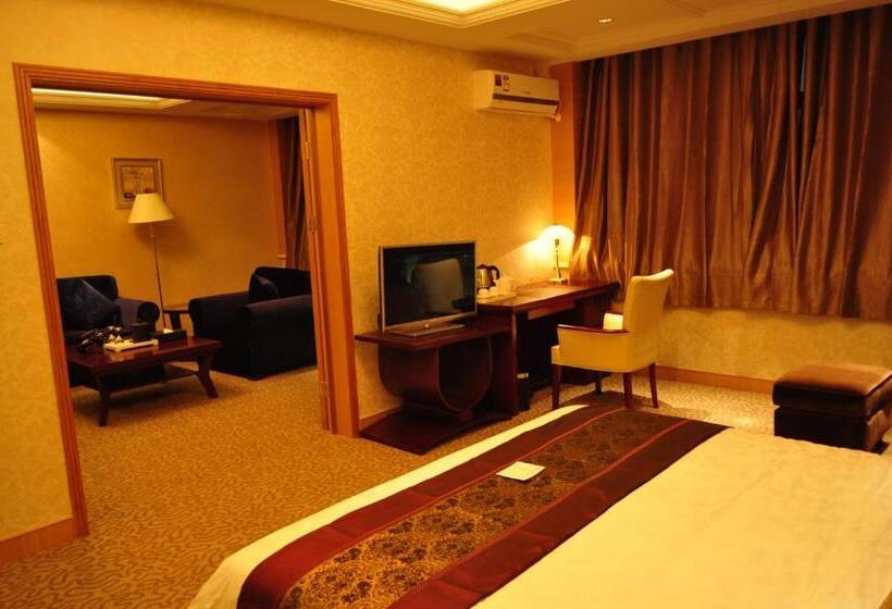 سوییت اجرایی, Sogecoa Golden Peacock