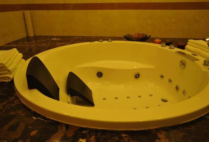 سوییت اجرایی, Sogecoa Golden Peacock