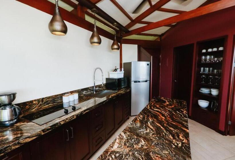 デラックスバンガロー, Tulemar Resort