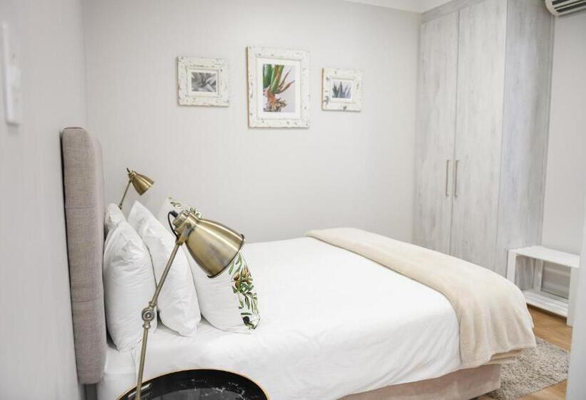 デラックスルーム, Four Palms Accommodation