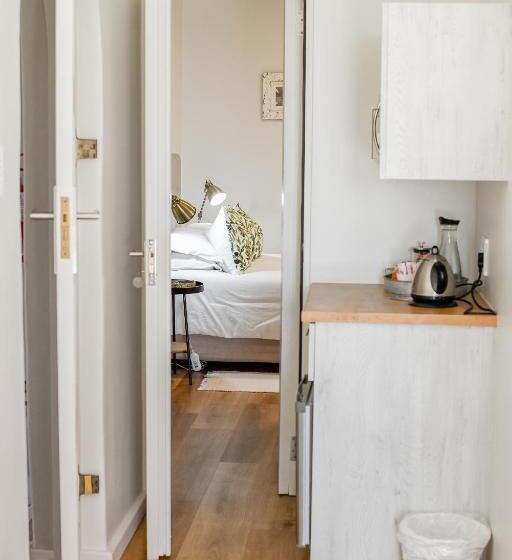 デラックスルーム, Four Palms Accommodation