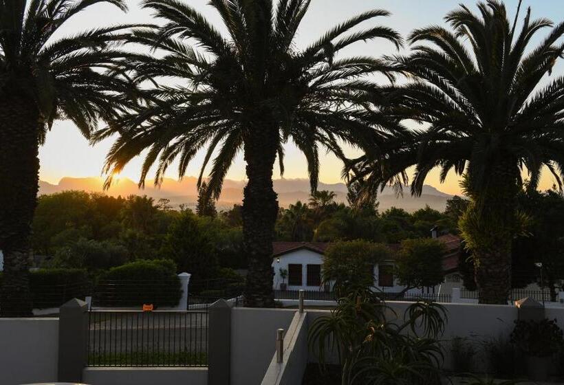 デラックスルーム, Four Palms Accommodation