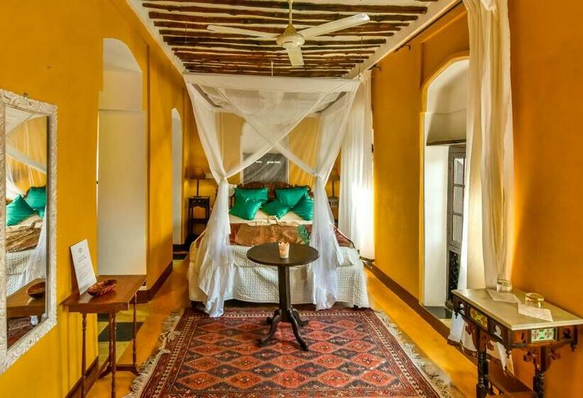 套房, Kholle House