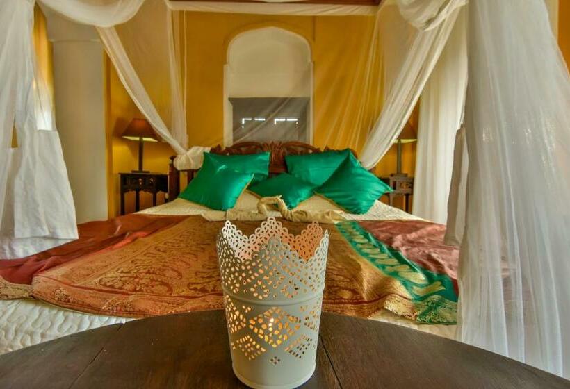 套房, Kholle House